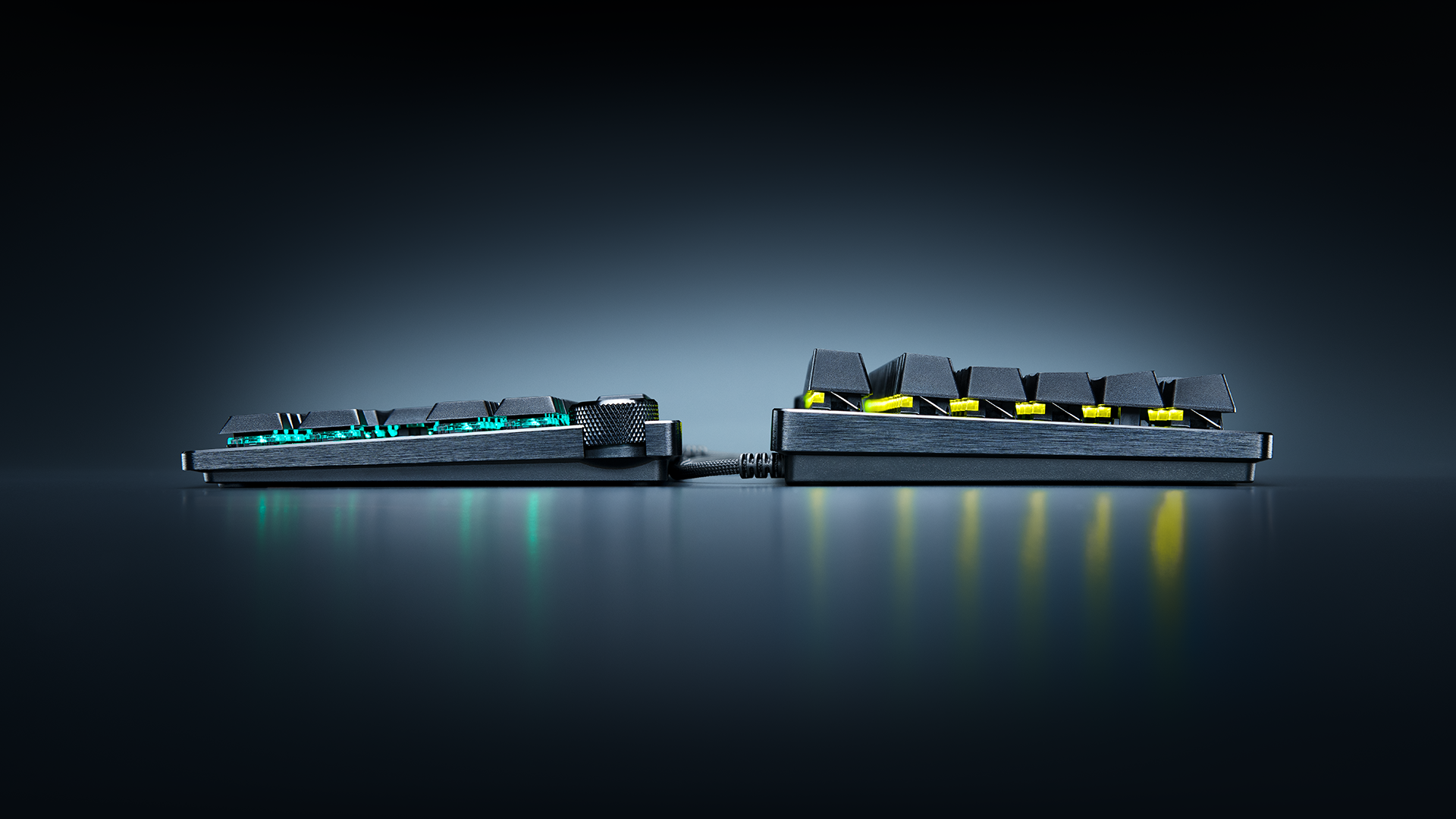 Razer Huntsman V3 Pro Low-profile Tenkeyless 8KHz와 일반 높이 키보드의 로우 프로파일 차이를 보여 주는 공식 이미지