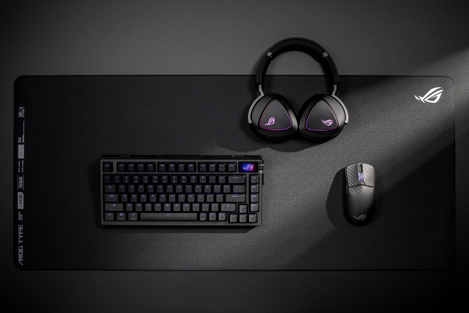 ROG Azoth Extreme 키보드와 Harpe Ace Extreme 마우스 구성
