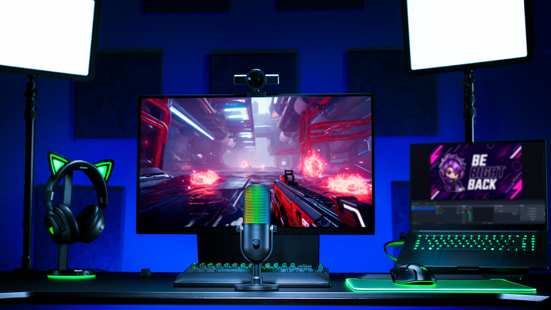 Razer Seiren V3 Chroma 32-Bit DSP와 게이밍 데스크 구성