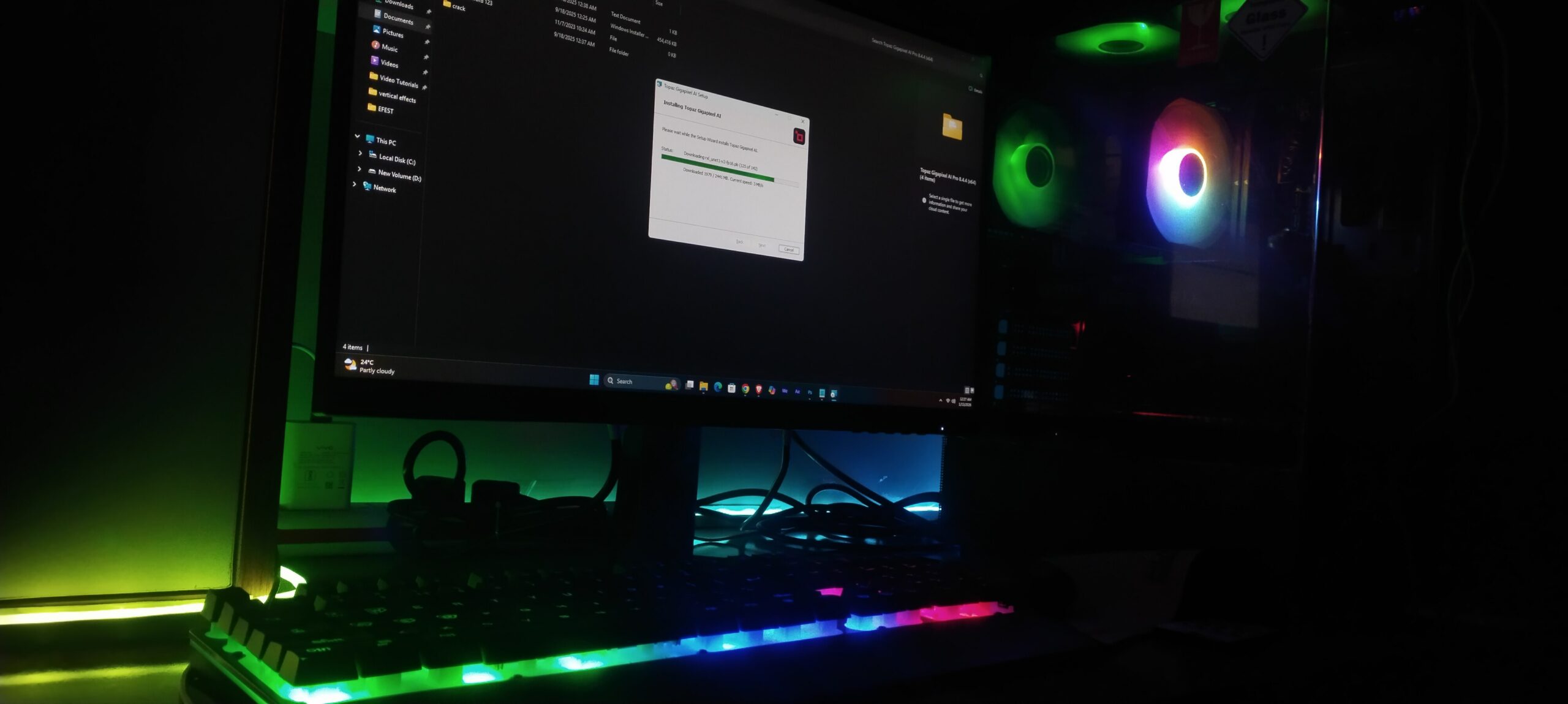 RGB 조명 아래 모니터와 키보드가 놓인 게이밍 데스크