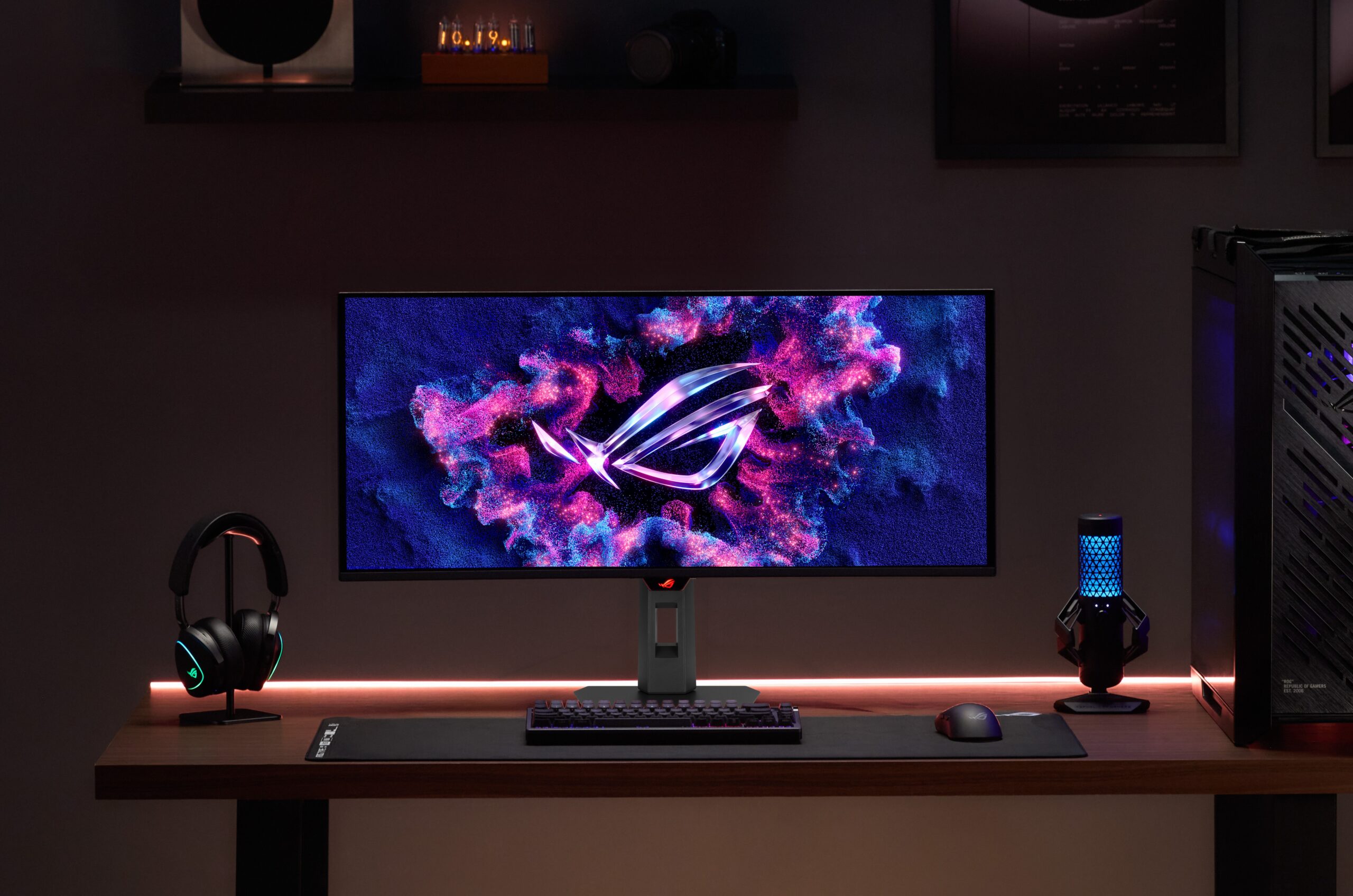 책상 위에 설치된 ROG Strix OLED XG34WCDMS 곡면 모니터